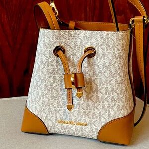 Michael Kors bucket purse- never used